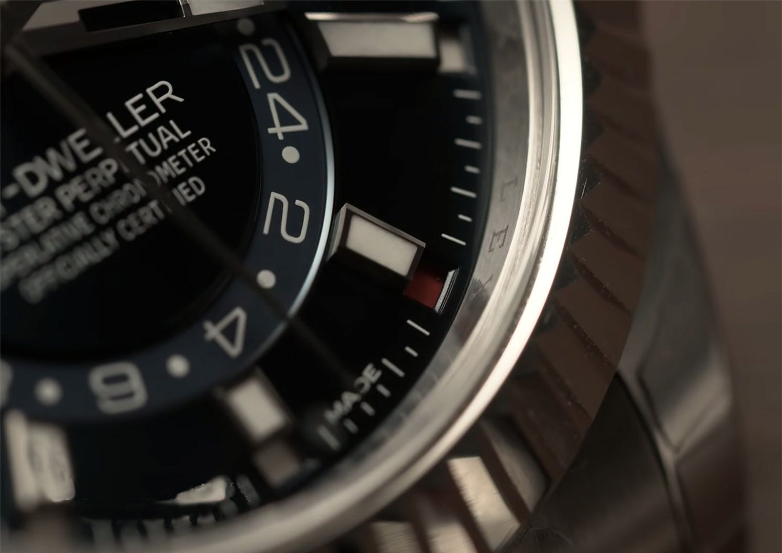In the Sky-Dweller, Rolex found an ingenious way of displaying the month